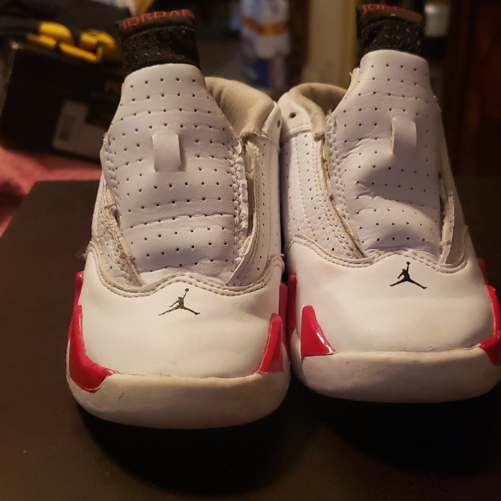Kids shoes w/o shoestring hence the great discount